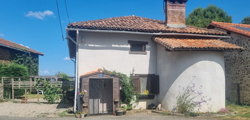 Maison à vendre à Chabanais, Charente - 167.000 € - photo 1