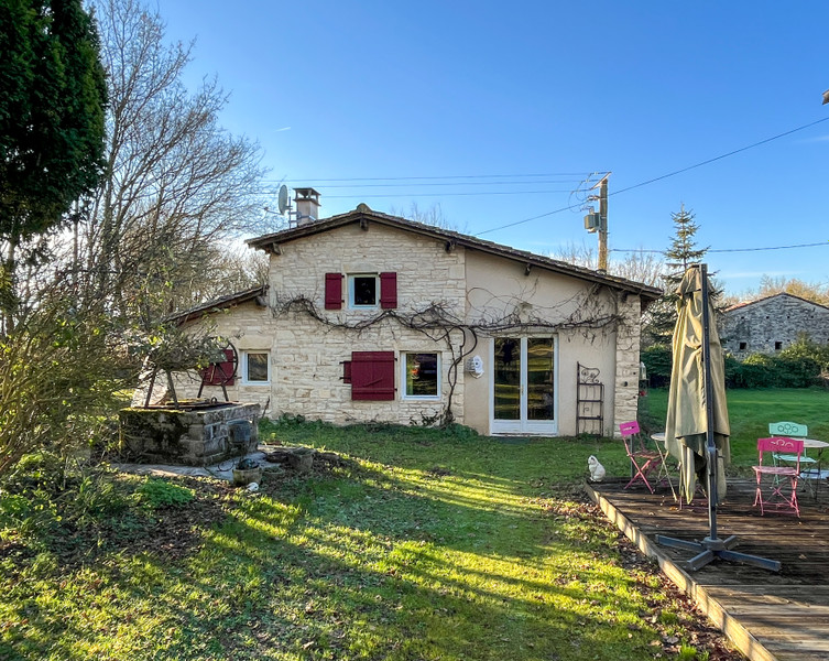 French property for sale in Saint-Fraigne, Charente - €285,140 - photo 9