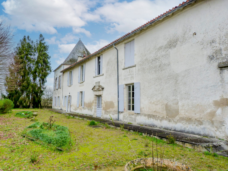 French property for sale in Léoville, Charente-Maritime - &#8364;461,100 - photo 2