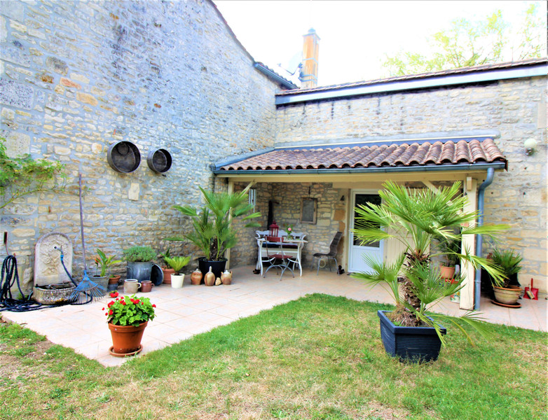 French property for sale in Courcôme, Charente - €301,847 - photo 3