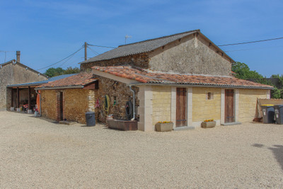 French property for sale in La Ferrière-en-Parthenay, Deux-Sèvres - €319,500 - photo 12