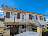 Propriété à vendre à Ruffec, Charente - 152 000 € - photo n°1