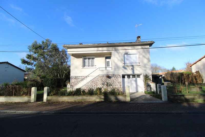 Maison à vendre à Ansac-sur-Vienne, Charente - 140 000 € - photo 1
