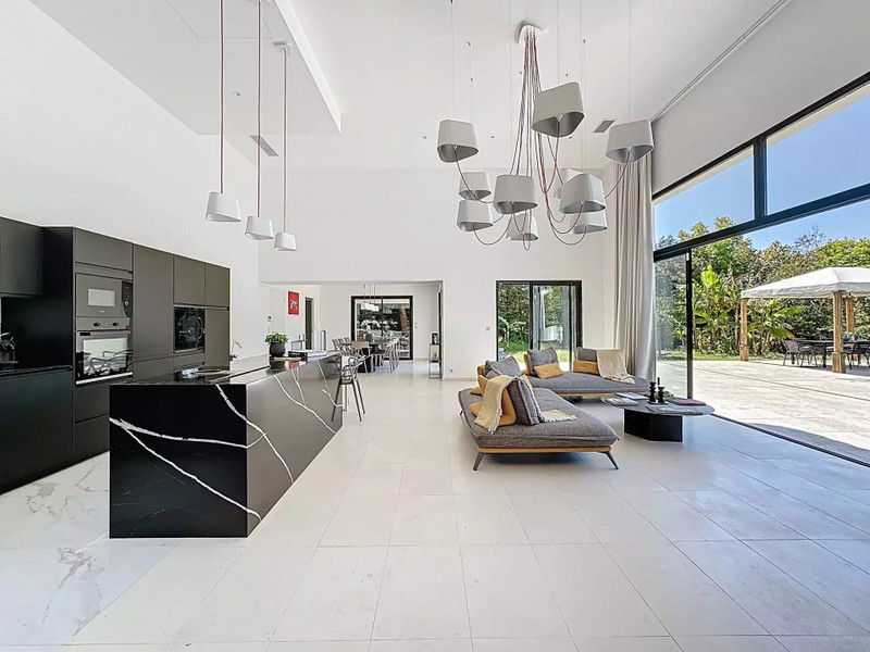 Propriété à vendre à Roquefort-les-Pins, Alpes-Maritimes - 2 300 000 €