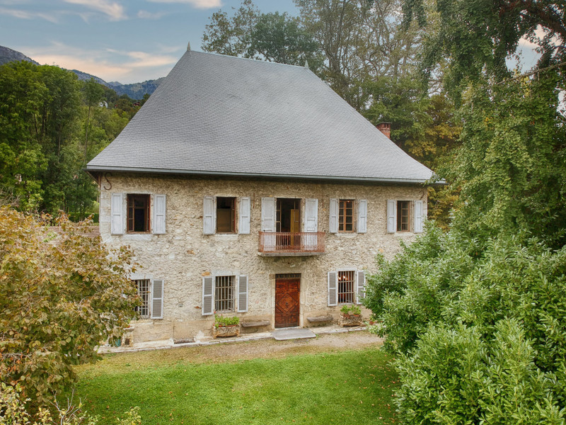 French property for sale in Frontenex, Savoie - &#8364;1,600,000 - photo 2