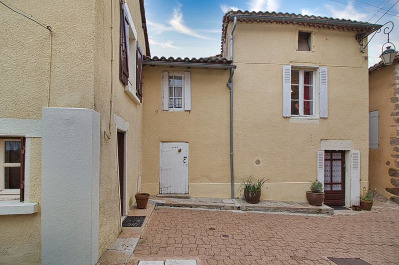 Maison à Confolens, Charente - photo 1