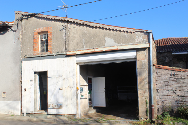 Grange à vendre à Brillac, Charente - 26 600 € - photo 1