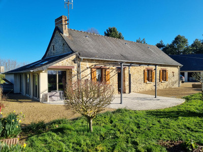 Maison à vendre à Gennes-Longuefuye, Mayenne, Pays de la Loire, avec Leggett Immobilier