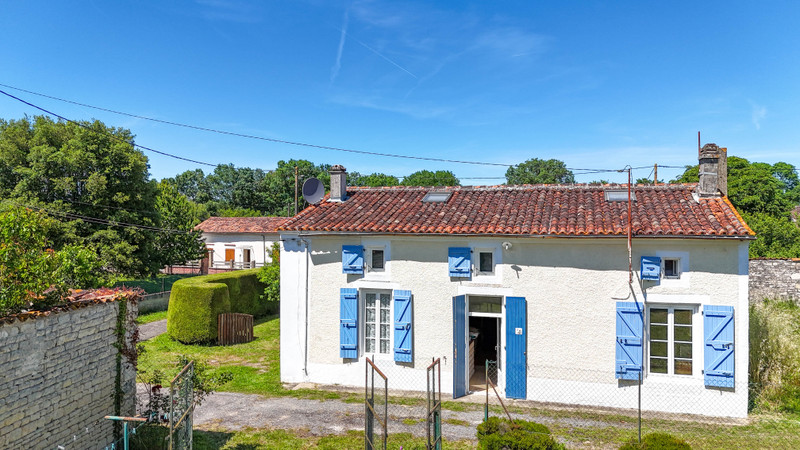 French property for sale in Saint-Ouen-la-Thène, Charente-Maritime - €134,900 - photo 0