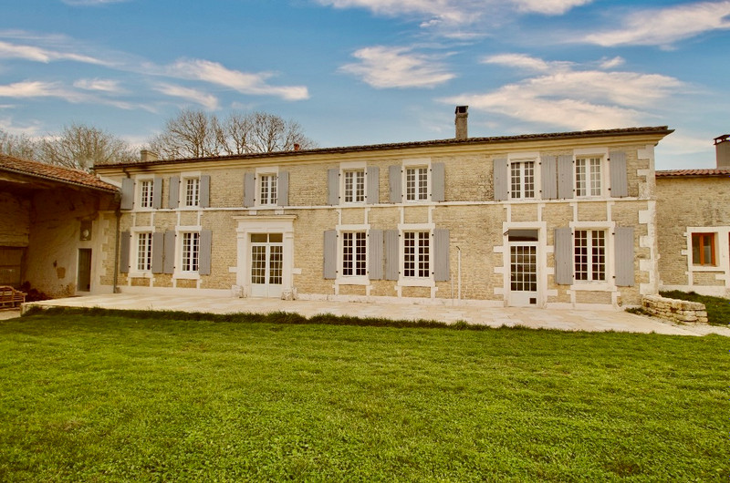 French property for sale in Le Gicq, Charente-Maritime - photo 2