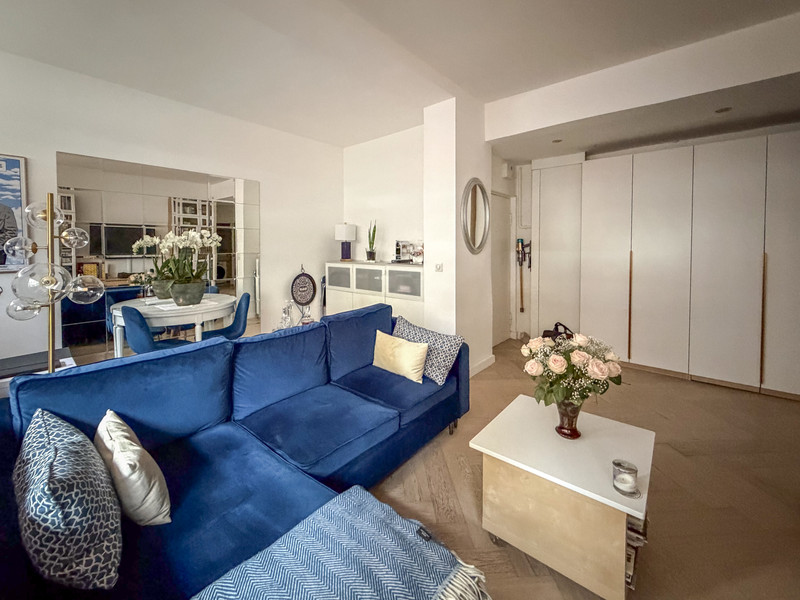 French property for sale in Paris 16e Arrondissement, Paris - €670,000 - photo 2