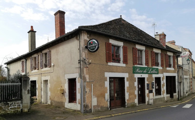 Commerce à vendre à Lathus-Saint-Rémy, Vienne, Poitou-Charentes, avec Leggett Immobilier
