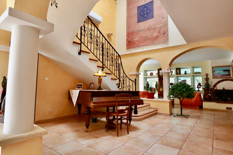 French property for sale in Manosque, Alpes-de-Hautes-Provence - &#8364;1,090,000 - photo 2