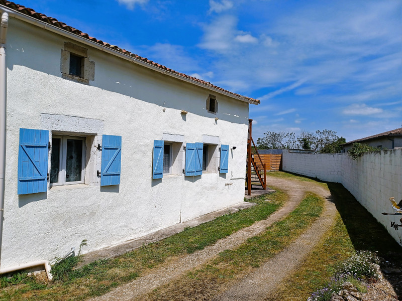 French property for sale in Rouillé, Vienne - &#8364;267,500 - photo 2