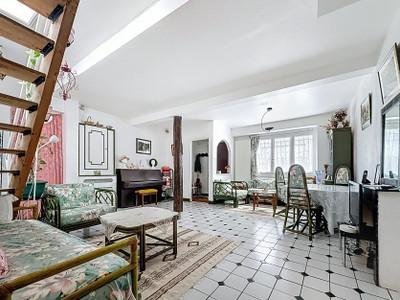 French property for sale in Paris 10e Arrondissement, Paris - €950,000 - photo 2