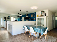 Maison à vendre à Mortagne-sur-Gironde, Charente-Maritime - 260.640 € - photo 8