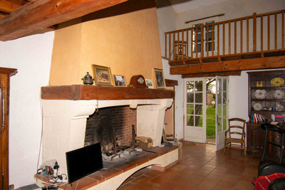 Renovated former Toulouse farmhouse, 295 m² of living space, 8,500 m² of land, swimming pool. 30 km south of T