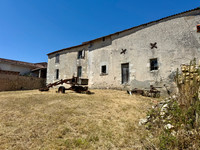Maison à vendre à Brossac, Charente - 86.000 € - photo 1