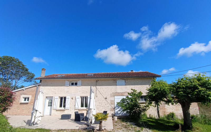 French property for sale in Saint-Martin-de-Coux, Charente-Maritime - €1,049,990 - photo 3