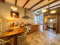 Maison à vendre à Beugnon-Thireuil, Deux-Sèvres - 235.000 € - photo 4