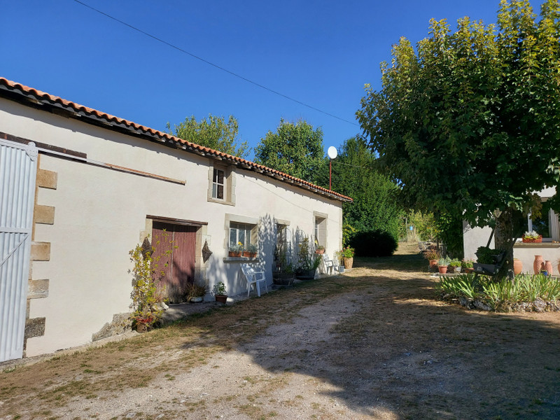 French property for sale in Deviat, Charente - &#8364;230,050 - photo 3