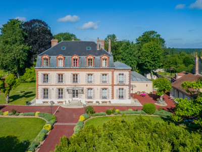 Manor house with outbuildings on 5 acres. Swimming pool, party pavilion, pond, 41' from Paris.
