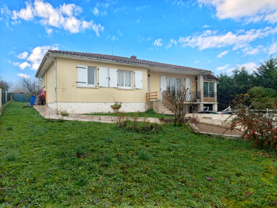 Maison à vendre à Villebois-Lavalette, Charente, Poitou-Charentes, avec Leggett Immobilier