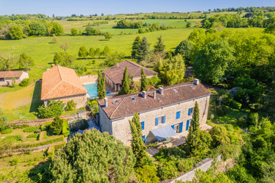 Maison à vendre à Vouthon, Charente, Poitou-Charentes, avec Leggett Immobilier