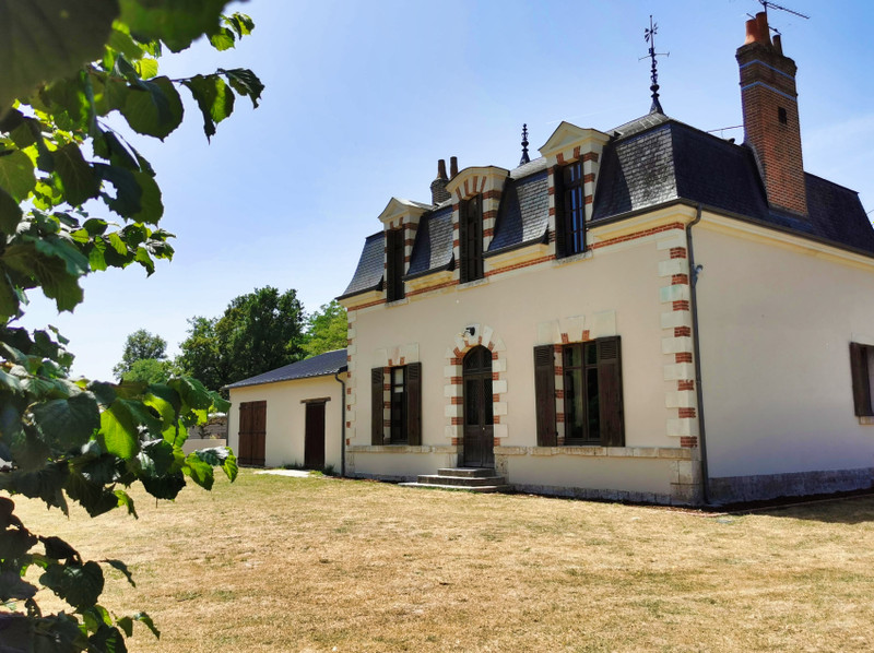 Propriété à vendre à Saint-Aignan, Loir-et-Cher - 360 400 €