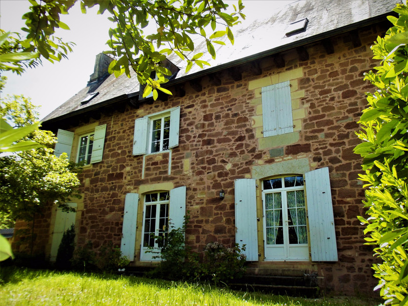French property for sale in Hautefort, Dordogne - &#8364;689,000 - photo 2