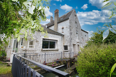 In the heart of the town Former 12th century mill close to Chambord
with all shops within walking distance
360