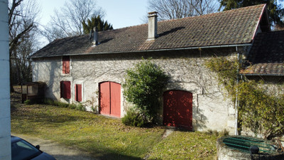 Maison de Maître from 1860, outbuilding and swimming pool in grounds of 3 hectares, 5 mn to Périgueux.