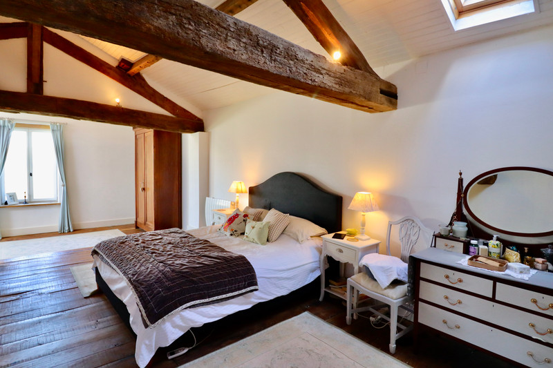 French property for sale in Écuras, Charente - €299,750 - photo 10