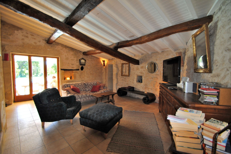 House in Rauzan Gironde Lovely 3 bed CHARACTER HOME with pool set