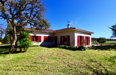 Maison à vendre à La Rochefoucauld-en-Angoumois, Charente, Poitou-Charentes, avec Leggett Immobilier
