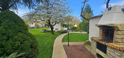 French property for sale in Niort, Deux-Sèvres - €337,000 - photo 2