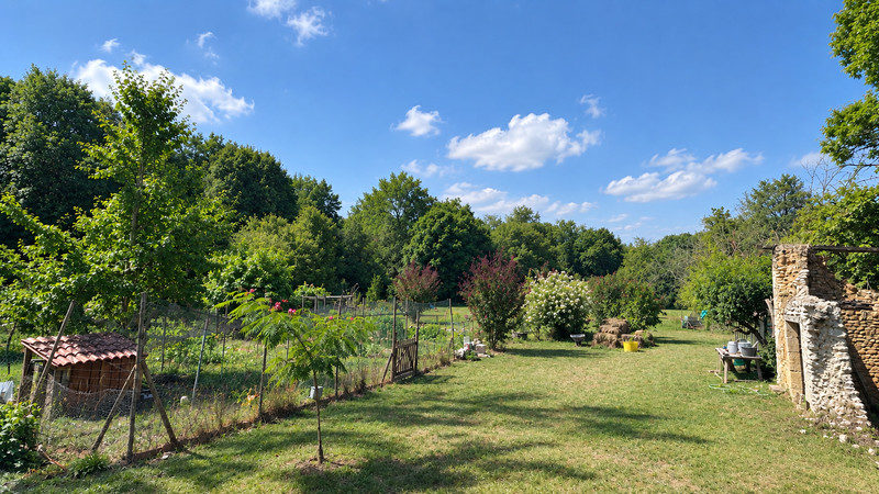 French property for sale in Saint-Maigrin, Charente-Maritime - €649,950 - photo 3