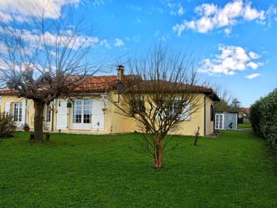 French property for sale in Saint-Seurin-de-Cadourne, Gironde - €299,775 - photo 1