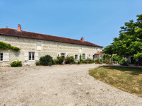 Propriété à vendre à Sérigny, Vienne - 397 500 € - photo n°1