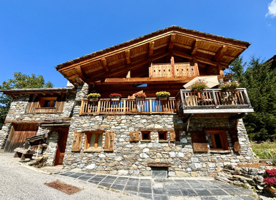 Luxurious, Exceptional SKI Chalet in Highly Sought After Area of Ste Foy Resort. Ski in Ski Out