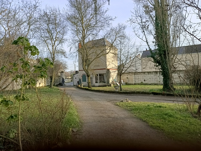 French property for sale in Saumur, Maine-et-Loire - &#8364;1,049,000 - photo 3