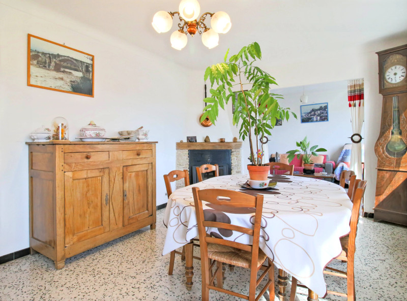 French property for sale in Bonnieux, Vaucluse - €375,000 - photo 2