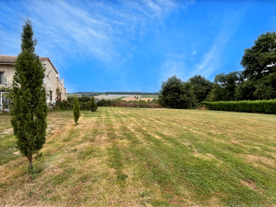 French property for sale in Pommiers-Moulons, Charente-Maritime - €397,500 - photo 1