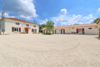 houses and homes for sale inLessacCharente Poitou_Charentes
