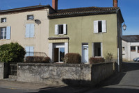 Maison à vendre à Adriers, Vienne - 56.600 € - photo 1