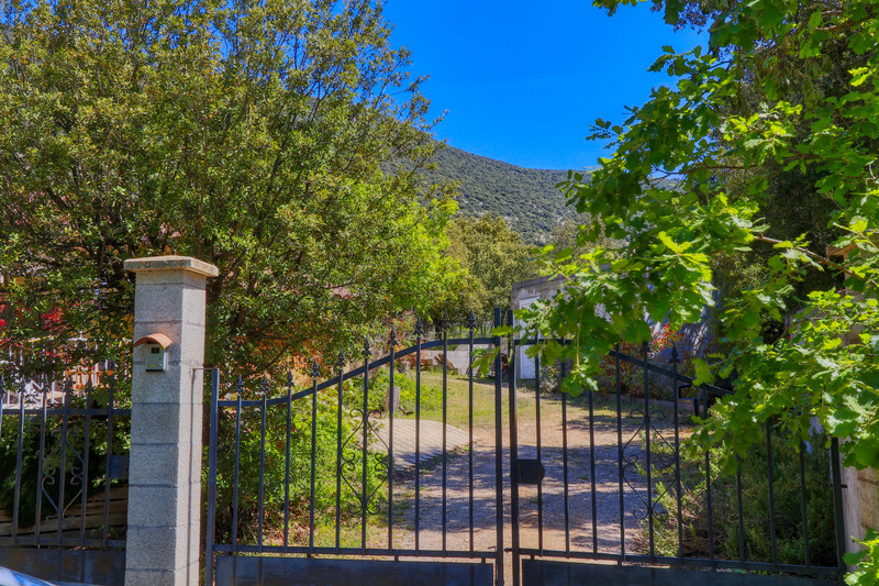 French property for sale in Rustrel, Vaucluse - €399,000 - photo 9