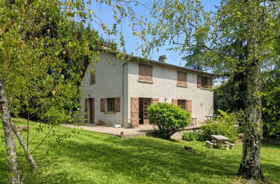 Maison à vendre à Saint-Cyr-la-Roche, Corrèze, Limousin, avec Leggett Immobilier