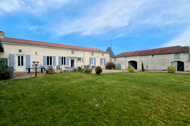 Propriété à vendre à Saint-Félix, Charente - 349 800 €
