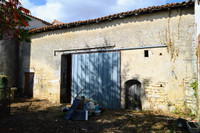 Maison à vendre à Aunac-sur-Charente, Charente - 46 600 € - photo 3