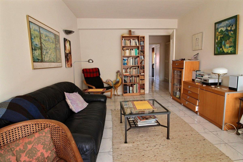 French property for sale in Antibes, Alpes-Maritimes - €345,000 - photo 2